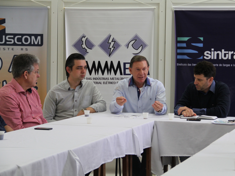 PREFEITO PARTICIPA DE REUNIÃO NA ACISAP PARA AMPLIAÇÃO DE AEROPORTO